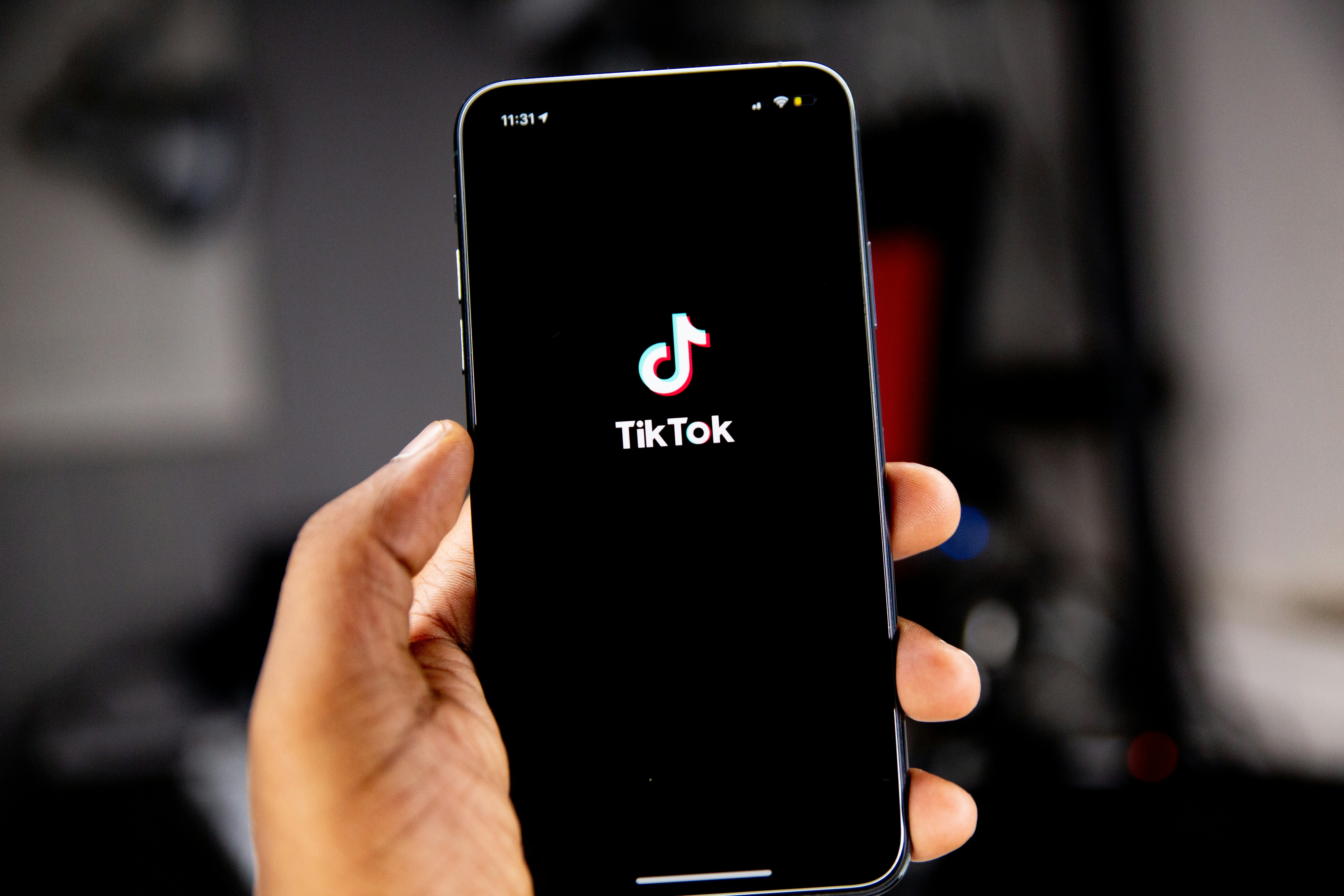 tiktok logo cel.jpg